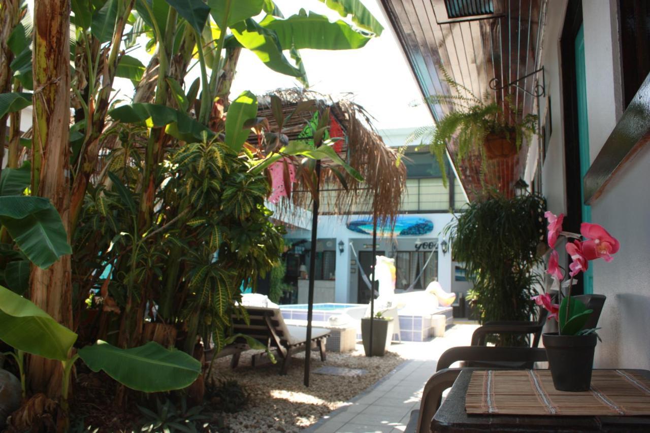 Hotel Perico Azul & Surf Camp Jacó Dış mekan fotoğraf